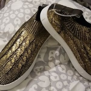 NWOT Qupid Gold "Metallic" Sweater-Shoes 6